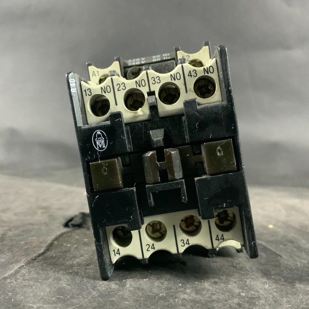 KLOCKNER MOELLER DILR40 CONTACTOR ($40 OBO)