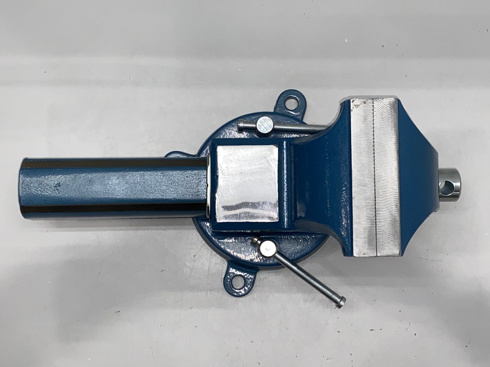 Bessey 6" Industrial Swivel Base Bench Vise W/Pipe Clamp No Handle BV-DF6SB