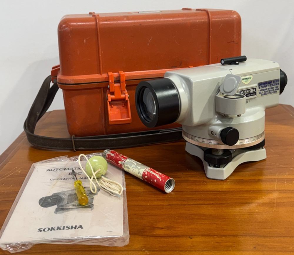 SOKKISHA B2C ENGINEERS' AUTOMATIC LEVEL - With accessories & Case - Made Japan.