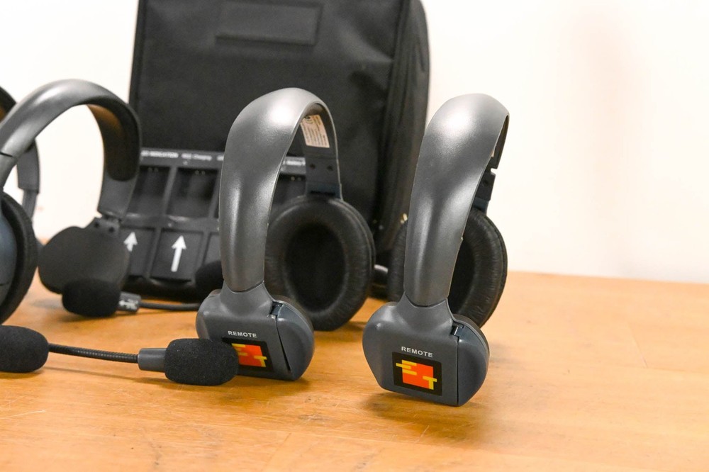 Eartec UltraLITE HD 4-User Wireless Intercom System CG01YMS