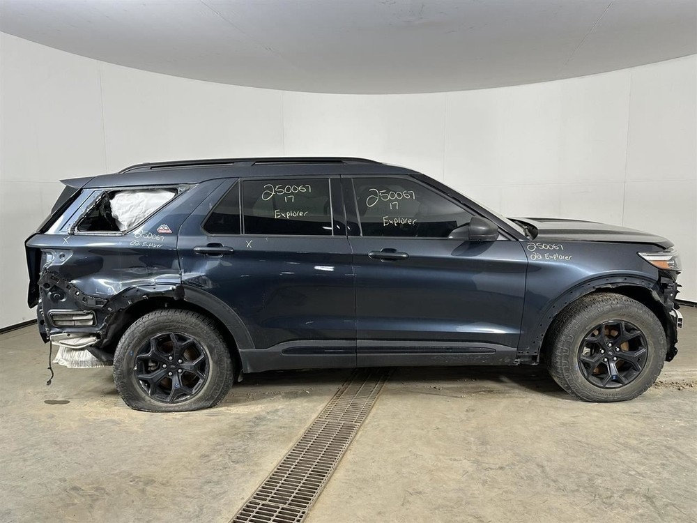 Camera/Projector Camera Windshield Mounted Fits 20-24 AVIATOR 2757455