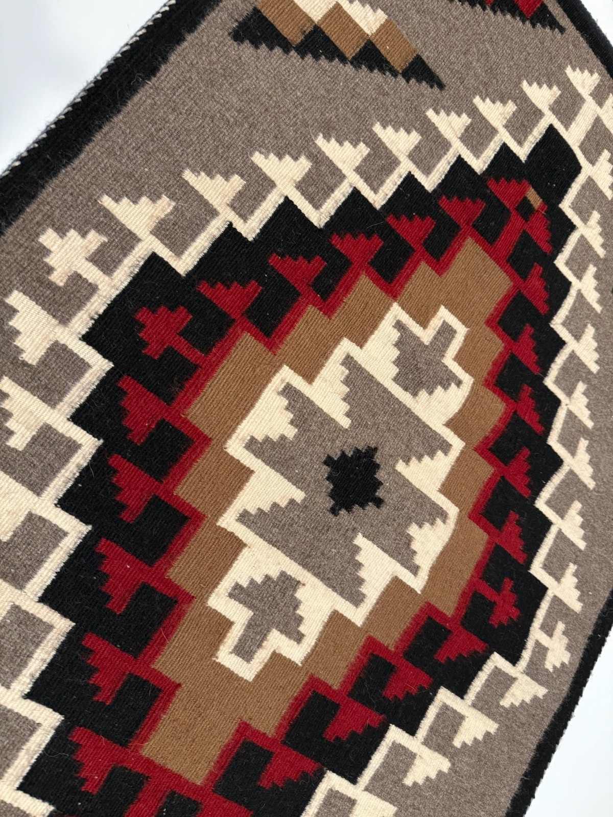 OUTSTANDING NAVAJO GANADO RUG / TAPESTRY,2-TONE(OLIVE-TAN) BACKGROUND, MINT, NR!