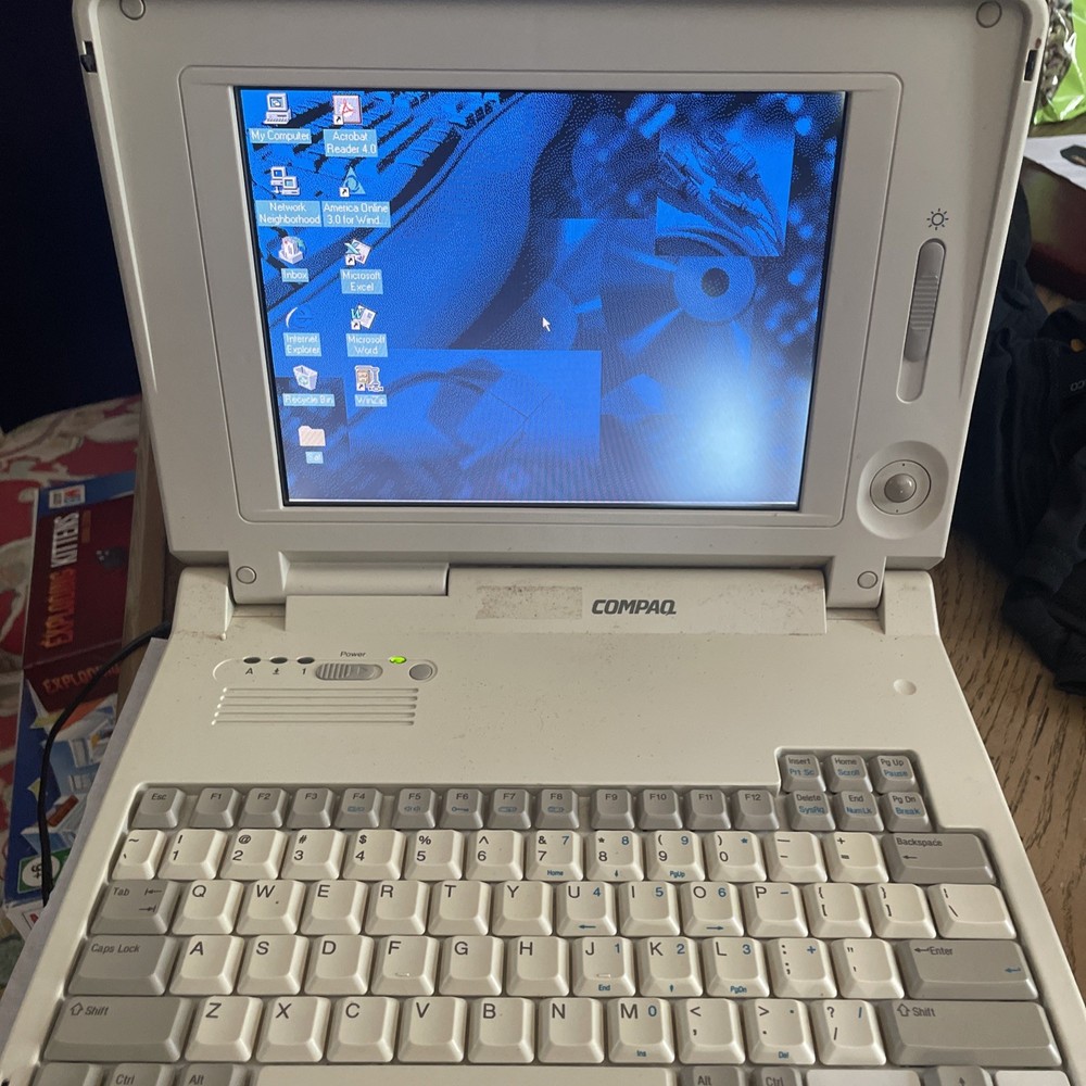 Compaq LTE ELITE 4/75CX Laptop