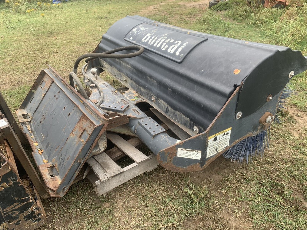 Bobcat 72 inch angle broom Hydraulic sweeper