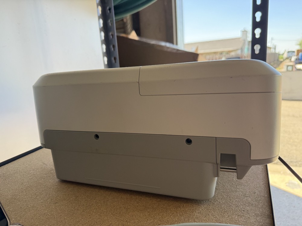 Epson LCD Projector Powerlite 685W Model H744A