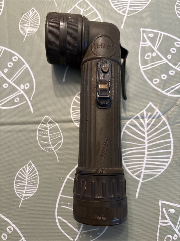 Original WW II U.S. Army Anglehead Flashlight TL-122C Made Of Plastic