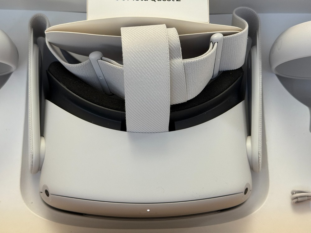 256GB MINT Boxed Meta Quest 2 VR Headset - MINT Condition w Controllers + Extras