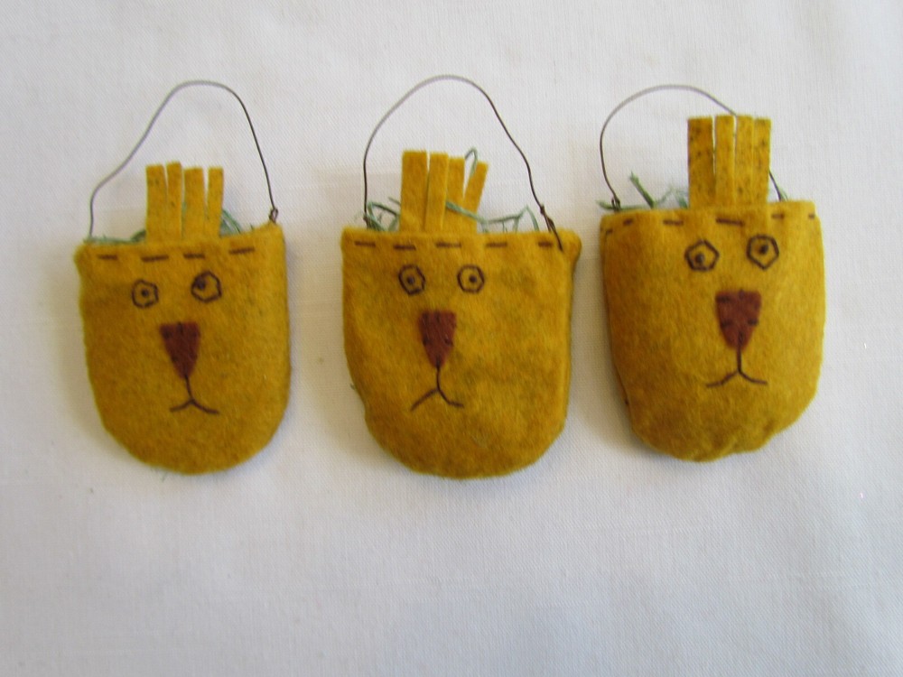 Mini Primitive style Easter Chick Ornaments / Basket Collins AF-7306 NEW 3pc