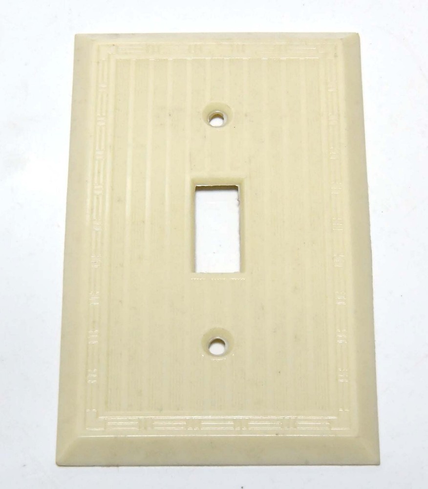 VINTAGE BRYANT IVORY BAKELITE / PLASTIC SINGLE TOGGLE LIGHT SWITCH PLATE NOS