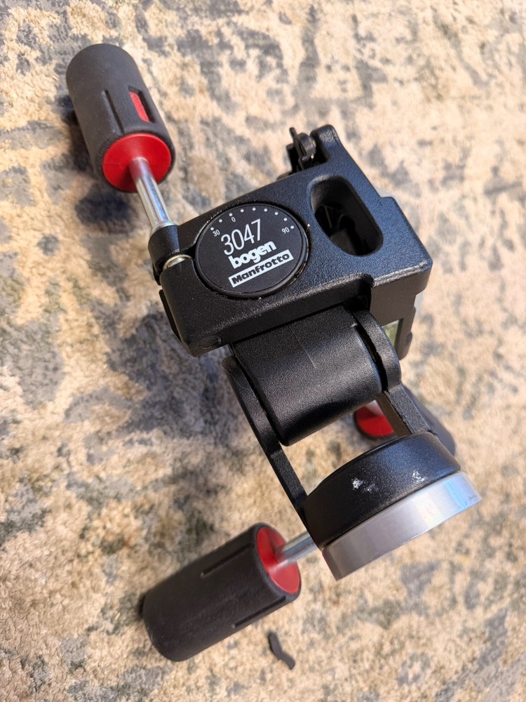 Bogen Manfrotto 3047 Pan/Tilt Tripod Head Bubble Level Universal Camera Head