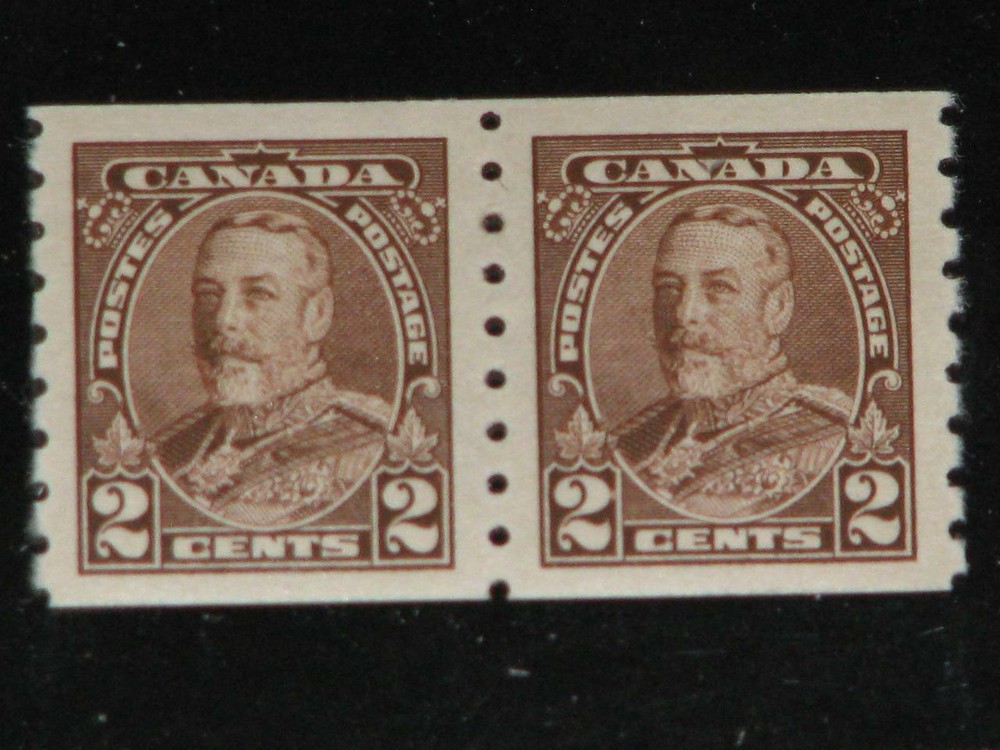 CANADA, SCOTT# 229 PAIR, MINT HINGED