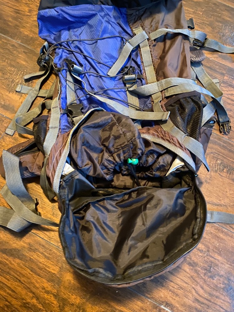 Freeknight Navy blue backpacking pack