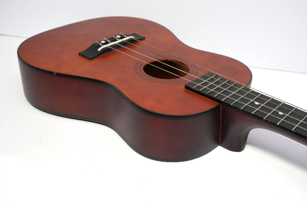 Savannah SU-200 Baritone Ukulele w/ Bag