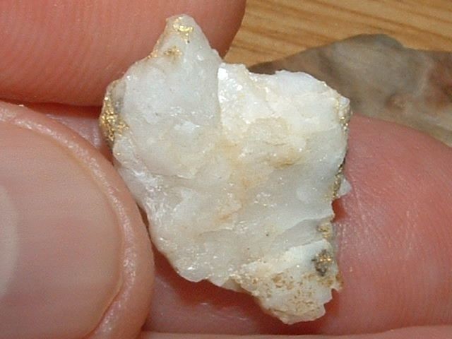 GOLD QUARTZ SPECIMEN 1.35 GRAM CALIFORNIA GOLD AND QUARTZ
