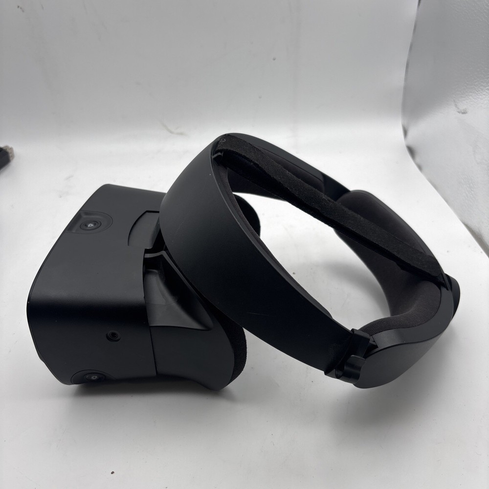 Oculus Rift S PC Powered VR Gaming Headset ONLY - No Controllers or Cables USED