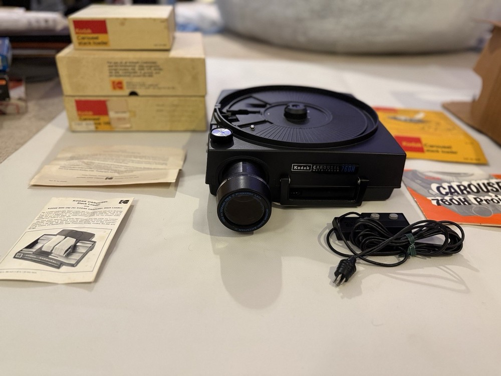 Kodak Carousel 760H Projector Tested working with Remote, Tray, Box & Manual