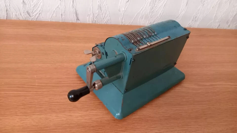 Old Arithmometer adding machine (calculator) Felix USSR.