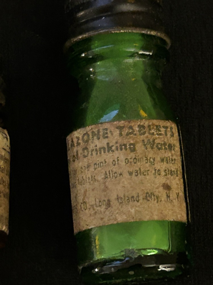 NICE! WWII Empire Halazone Amber & Green Bottle Water Purification Tablets