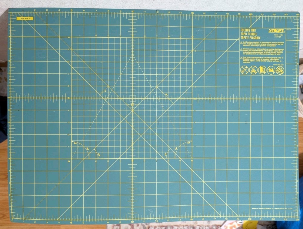 Olfa Folding Cutting Mat 17" x 24" Green