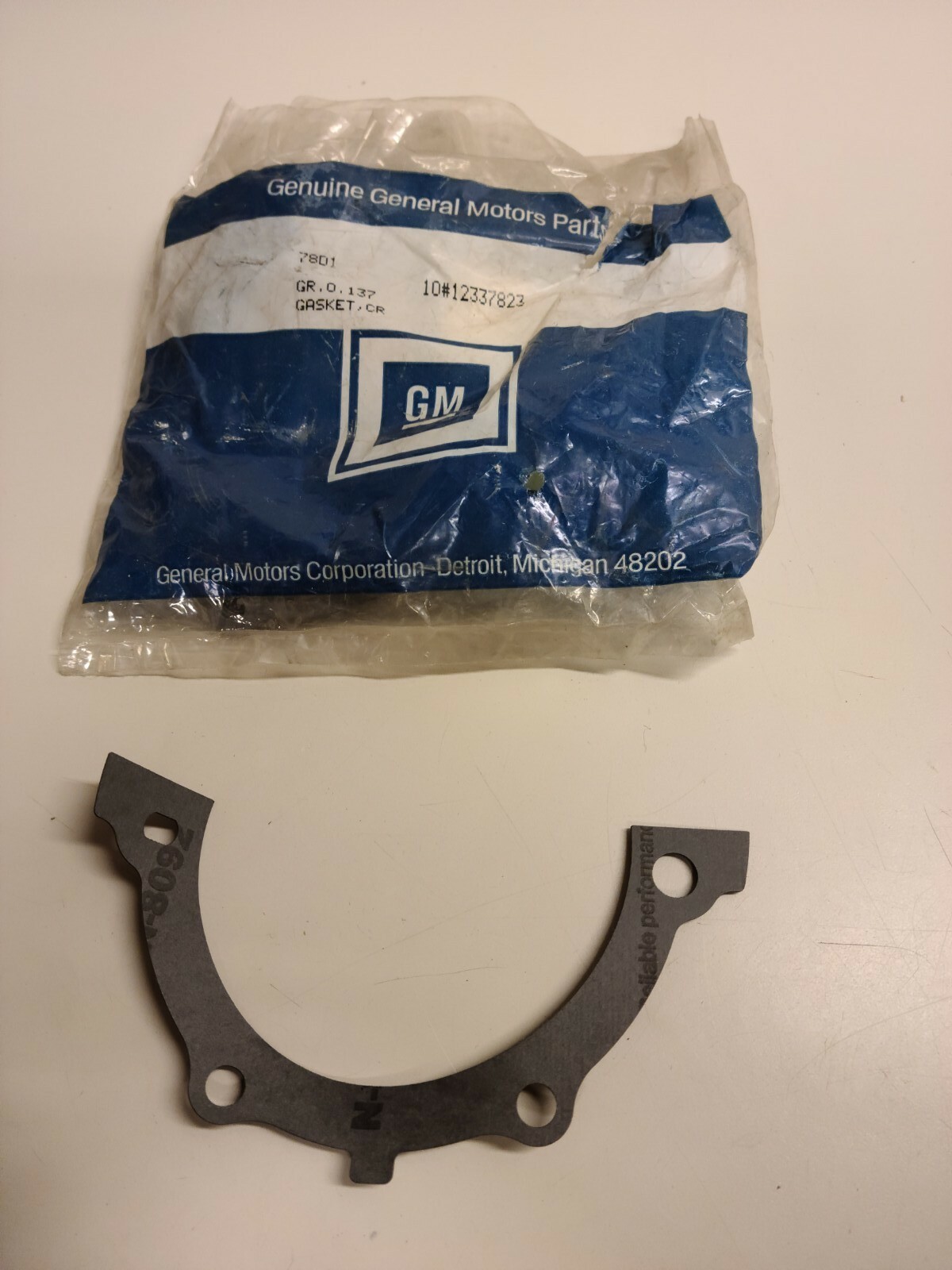 GENUINE GM OEM 12337823 Crankshaft Rear Oil Seal Housing SBC Chevy 350, 305