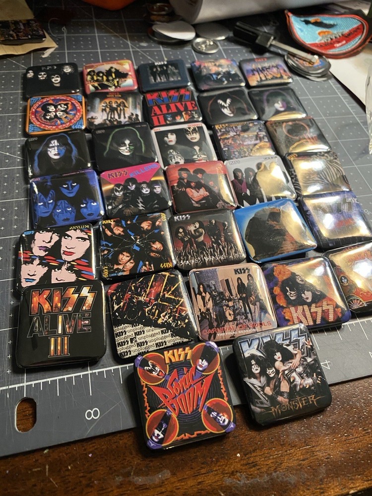 KISS - Pins - Pin Back Buttons Complete Discography Album Covers