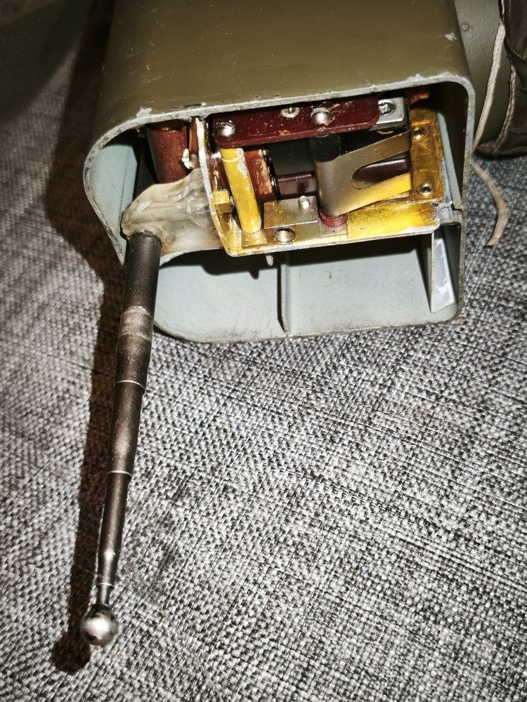 WWII US Signal Corps BC-611-C “Handy Talky” Radio Receiver / Transmitter