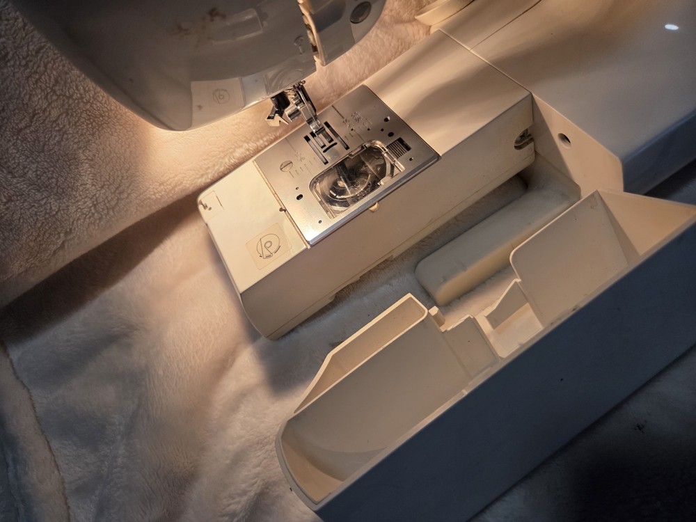 The sewing machine is a Singer, model 2638 Special Editio.