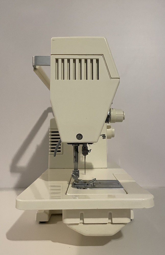 Vintage SINGER sewing Machine 6217