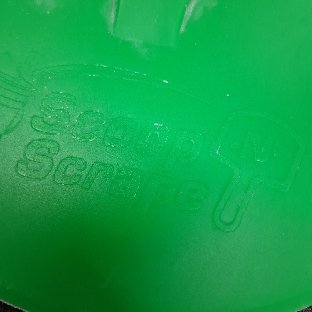 Scoop -N- Scrape Green Round Front Plastic Bucket Scraper