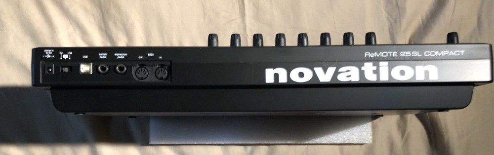 Novation Remote 25SL Compact Midi Controller Keyboard w/ Power Supply - mint
