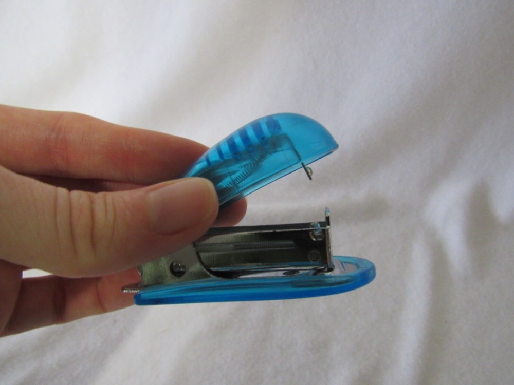 Vintage CASE IT Blue Mini Stapler with Staples