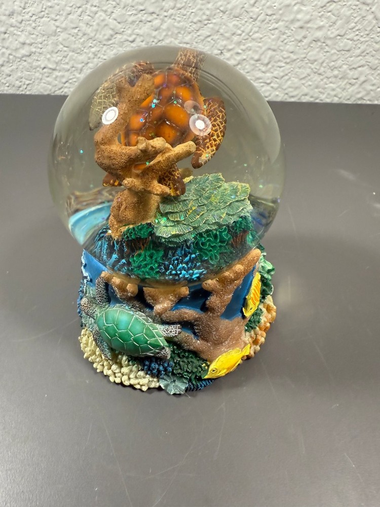 SeaWorld Turtle Coral Reef Snow Globe Ocean Theme Medium Size