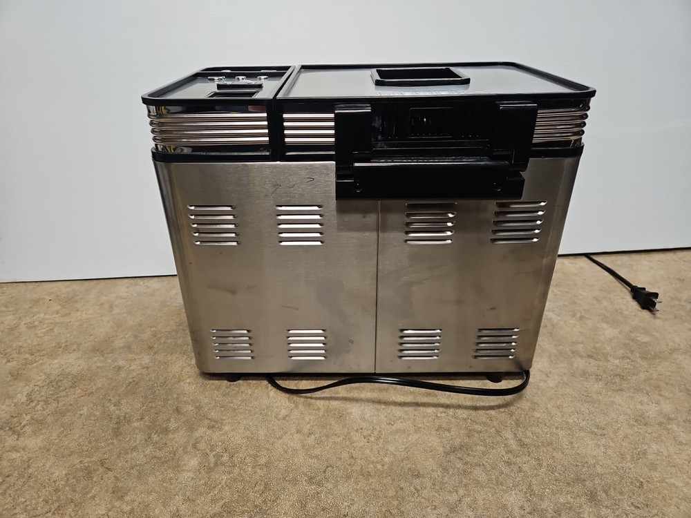 CUISINART CBK-200 Bread Maker 2-Pound Programmable Stainless Steel