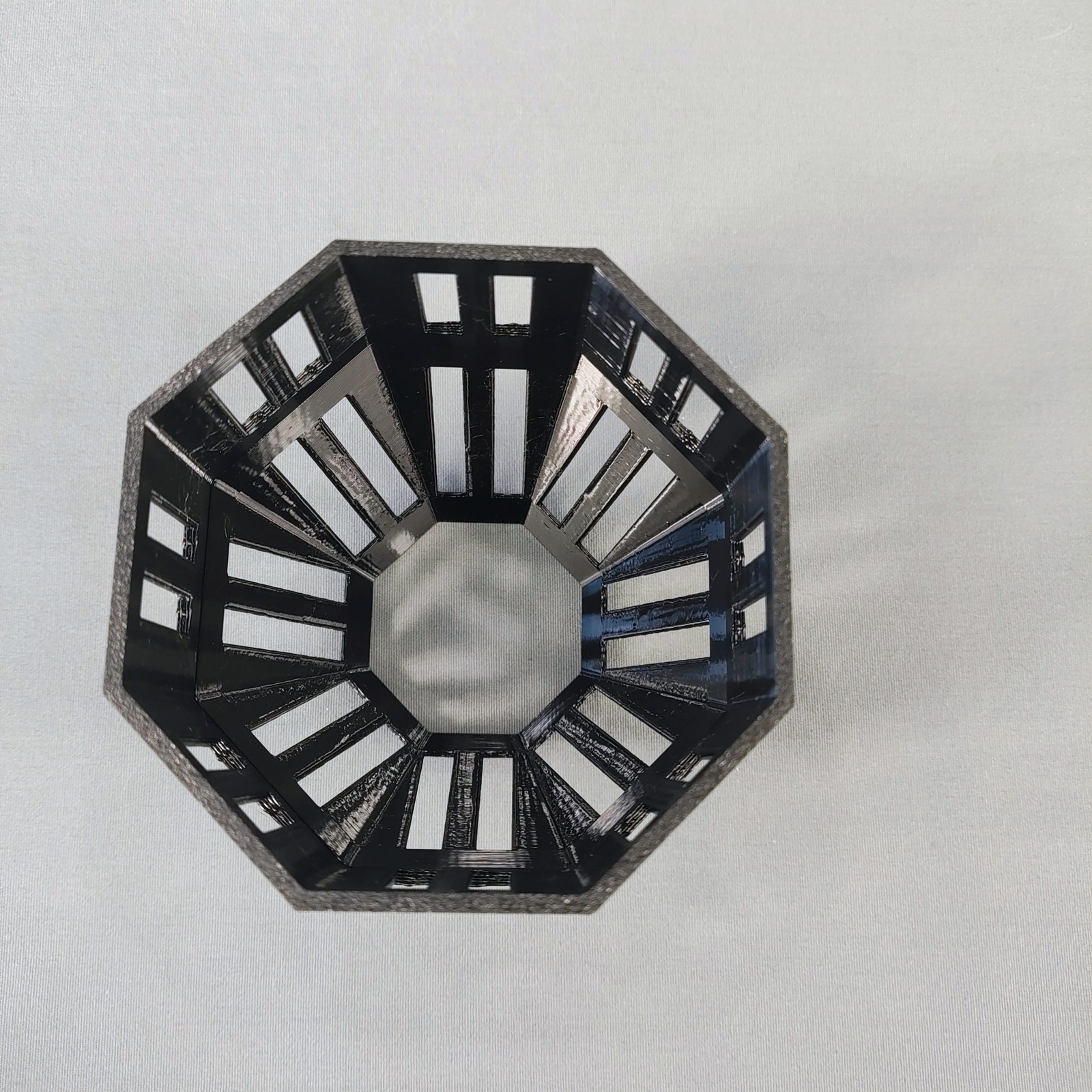 Aquarium Plant Holder with Stem Trellis for Live Plants | Over-The-Rim Planter