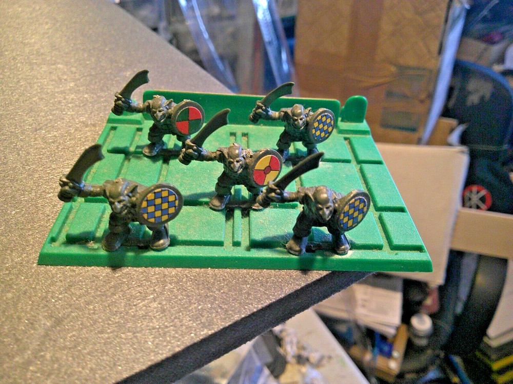 5 Goblin Warriors based vgc plastic MB Games/Games Workshop