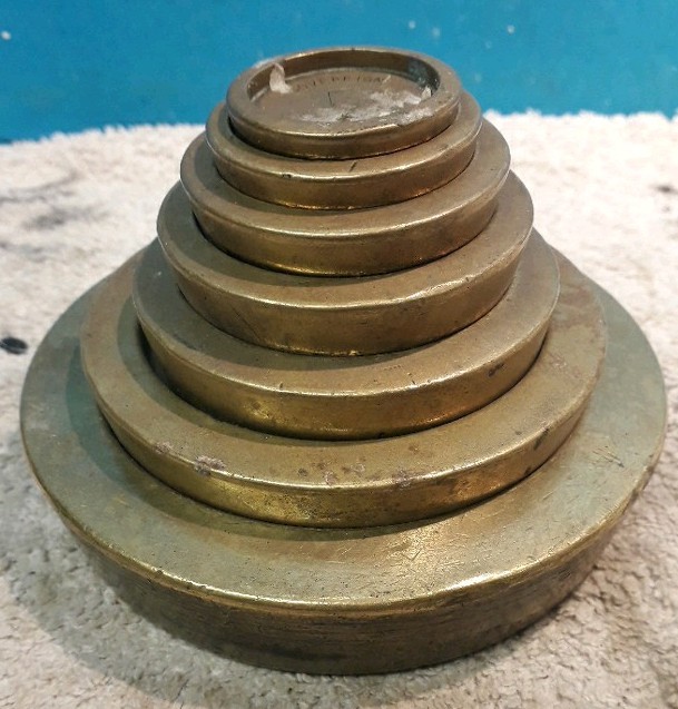 7 Vintage Solid Brass Stacking Sovereign Calibration Weights 2.9kg Gbs6
