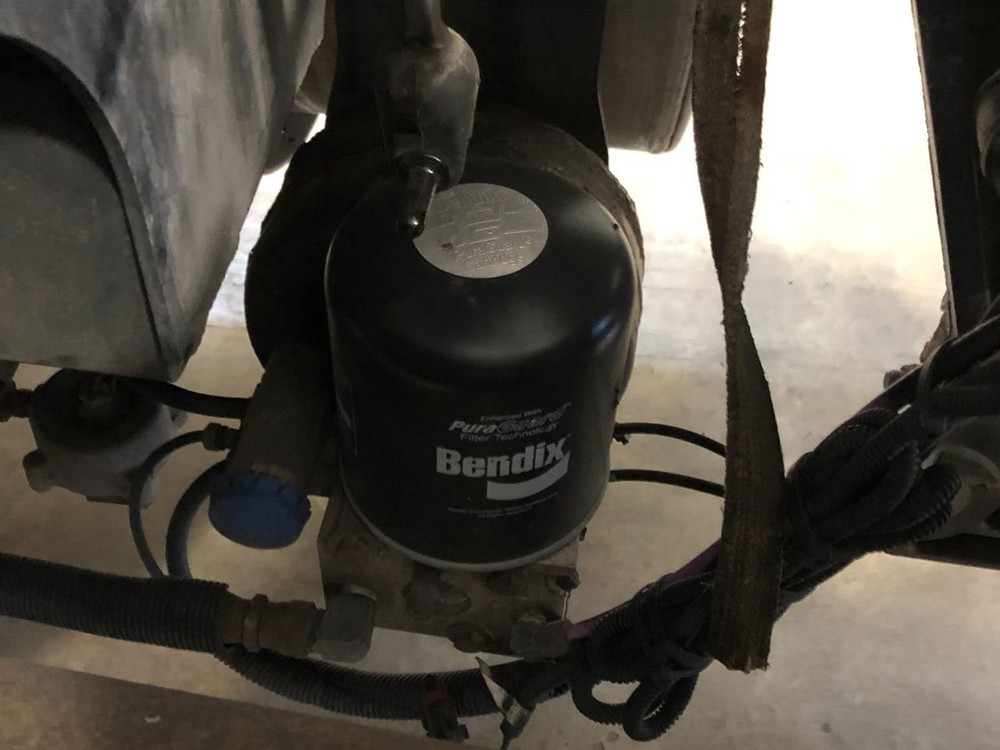 Bendix AD-IS Right/Passenger Air Dryer - Used