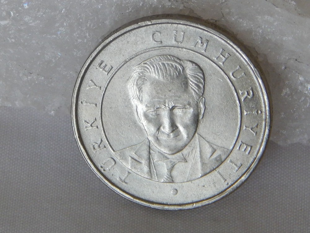 2002 Turkey 250,000 Lira Coin