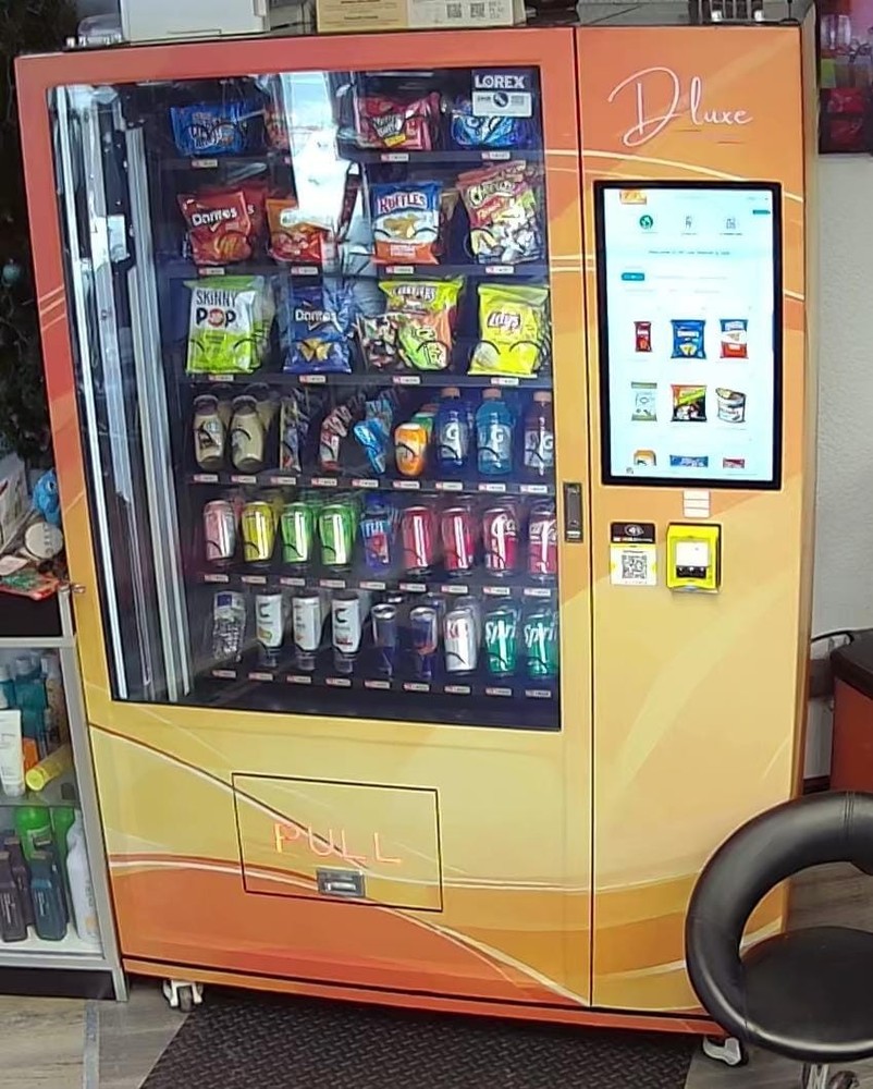 Snack and drinks Vending Machine with lift
