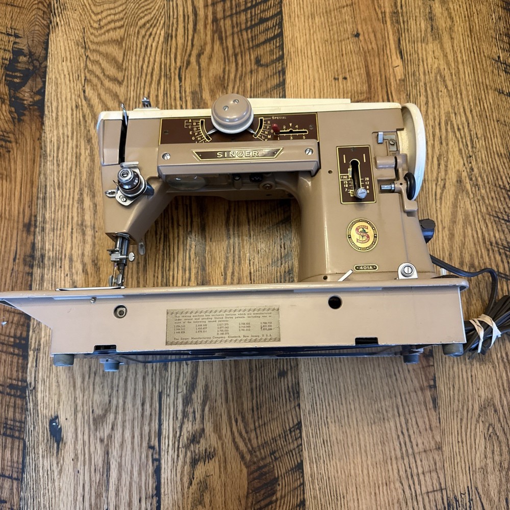 VTG SINGER 401A Sewing Machine No Peddle.