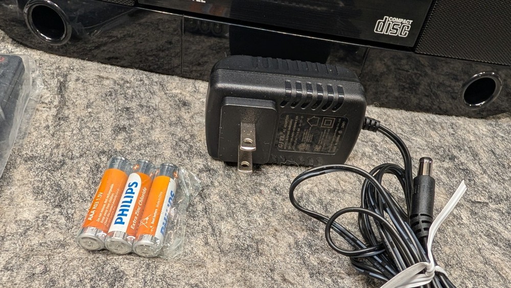 Oakcastle HIFI100 Compact Stereo System with Bluetooth Wall Mountable CD Player