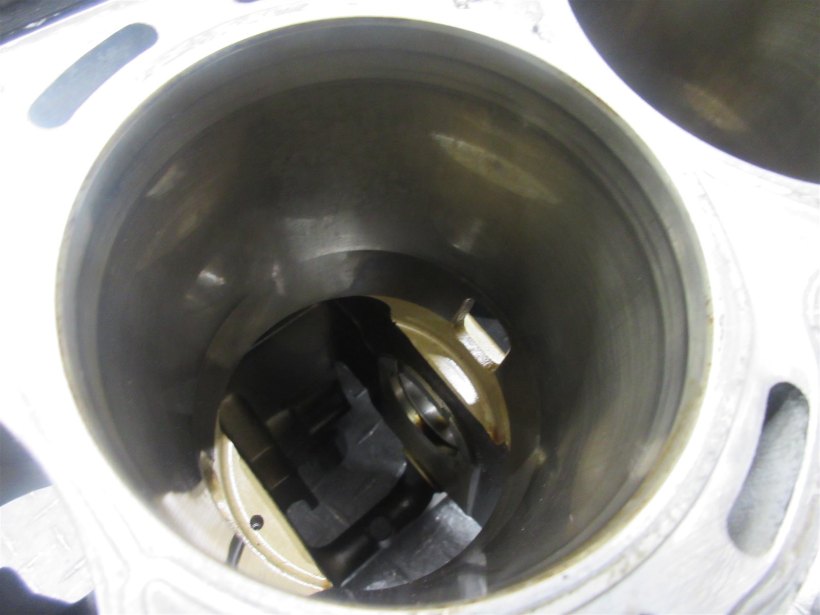 2009 08-11 Kawasaki ZX14R ZX14 Crankcase Case Engine Motor Block Piston **READ**