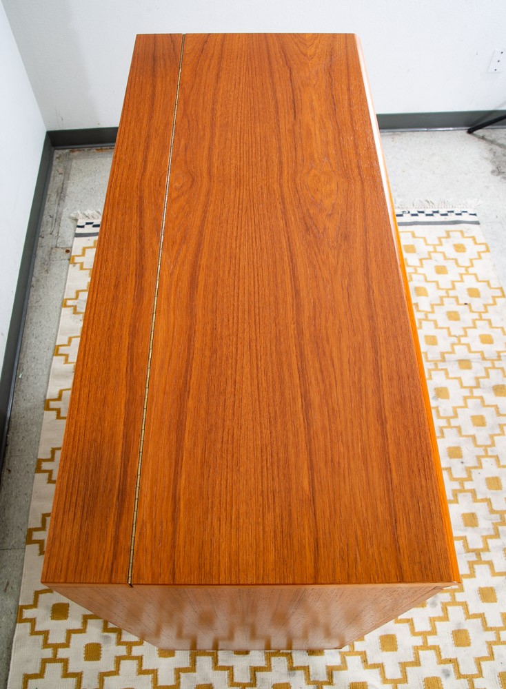 Mid Century Danish Modern Gentlemans Chest Dresser 7 Drawer Teak Vanity Denmark