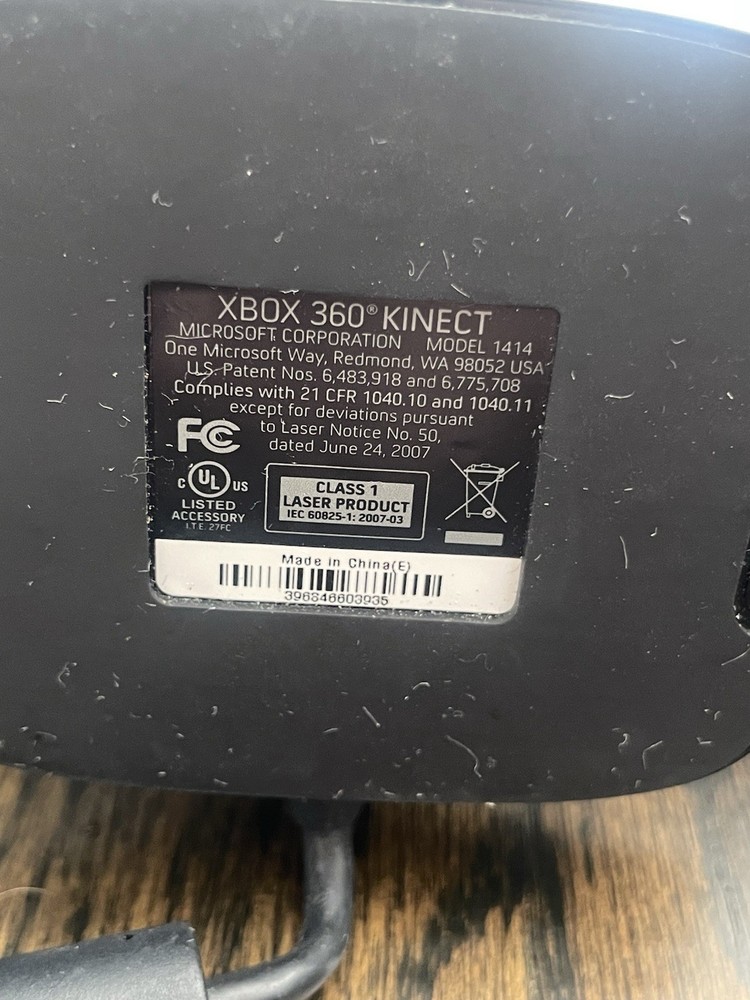 Microsoft Kinect Sensor 1414 Bundle for XBox 360 with 4 Games!