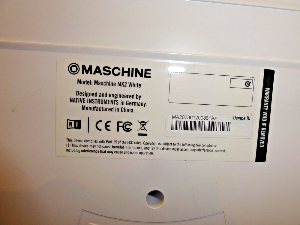 Native Instruments MASCHINE MK2 White – Powers On – No Software for Full Test