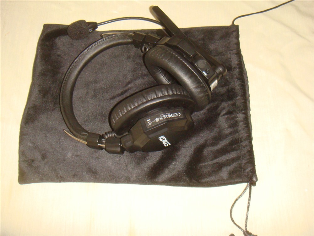 2 QTY SYNCO XTALK SMAX2 FULL-DUPLEX WIRELESS INTERCOM HEADSETS