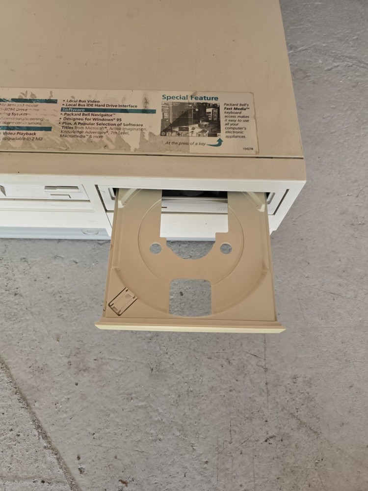 Vintage Packard Bell Legend 204CD Computer *powers On, Read*