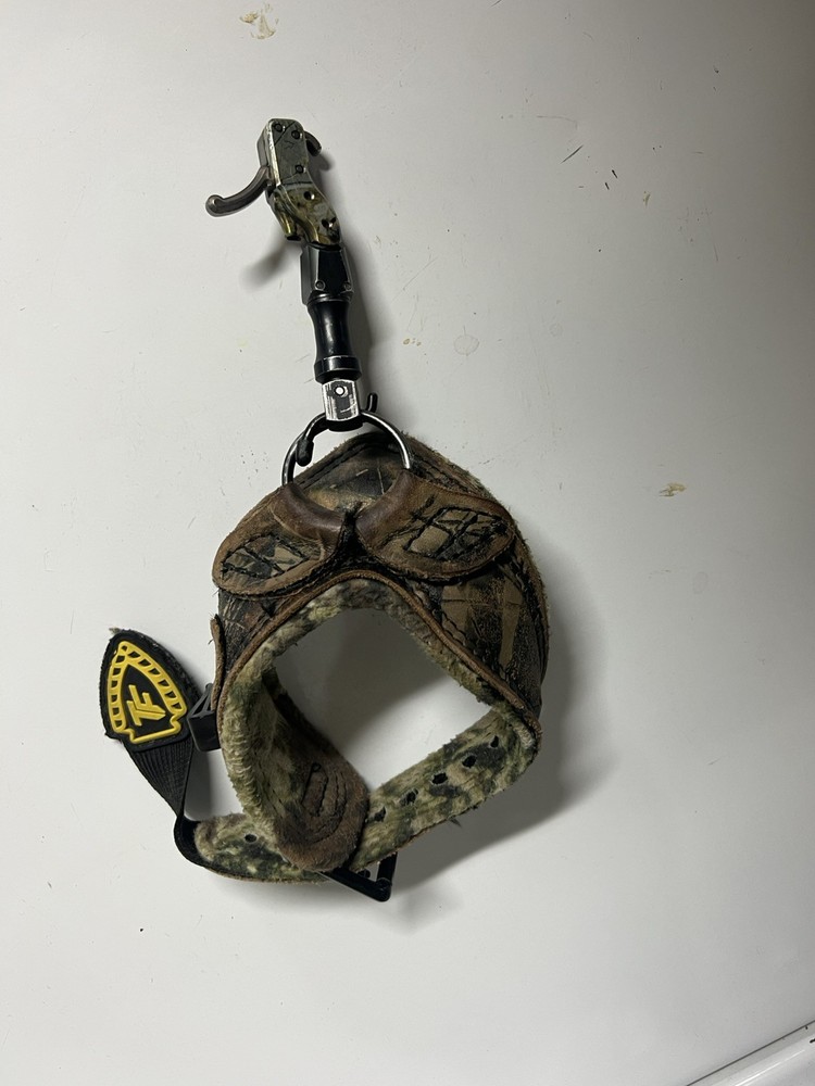Bowtech Insanity CPXL Compound Bow Right Hand 70lb Pull 35” Accessories