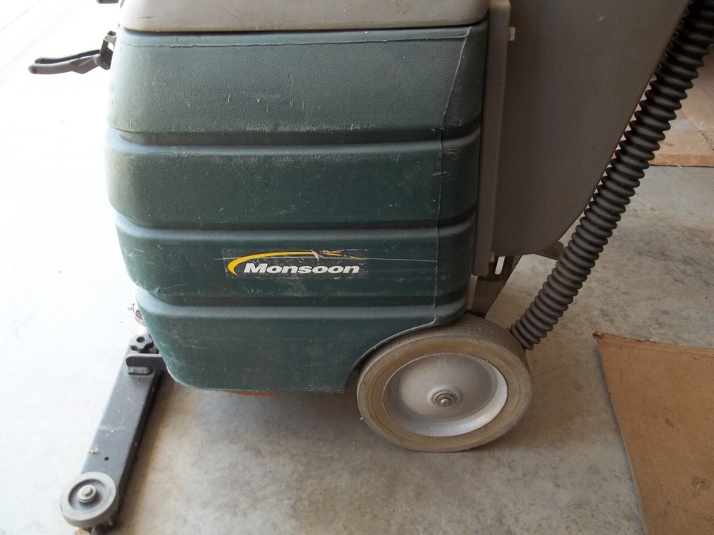 Floor solution spreader