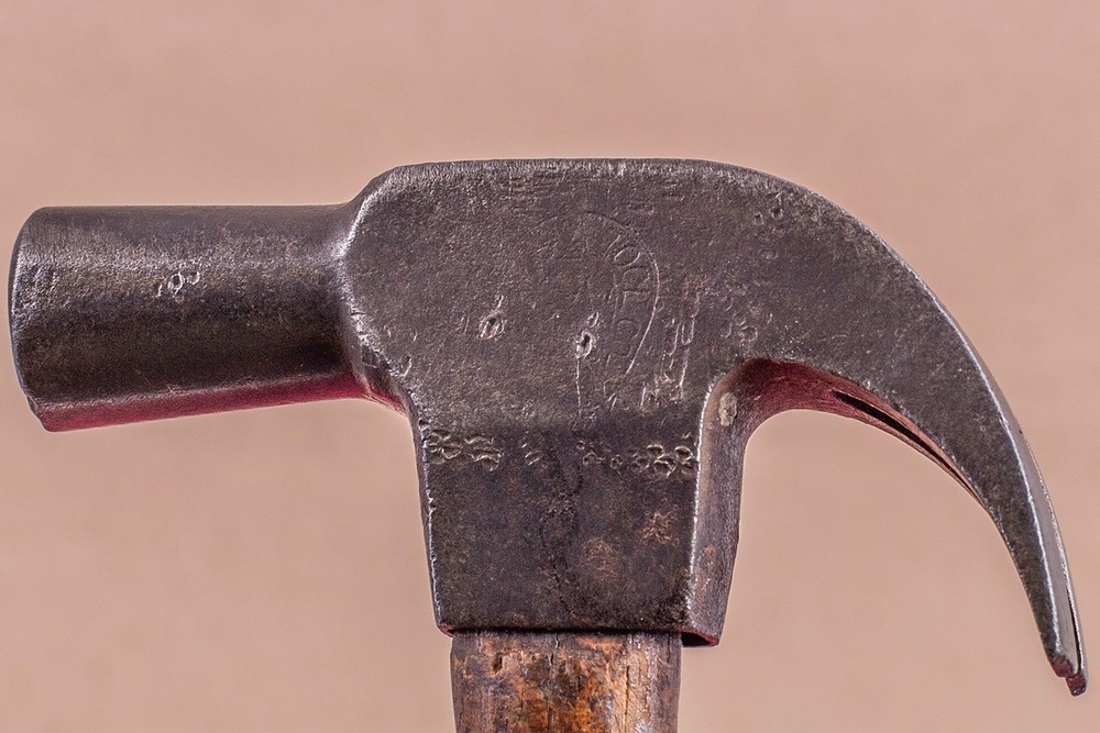 10 oz. Claw Hammer w/Horseshoe Logo